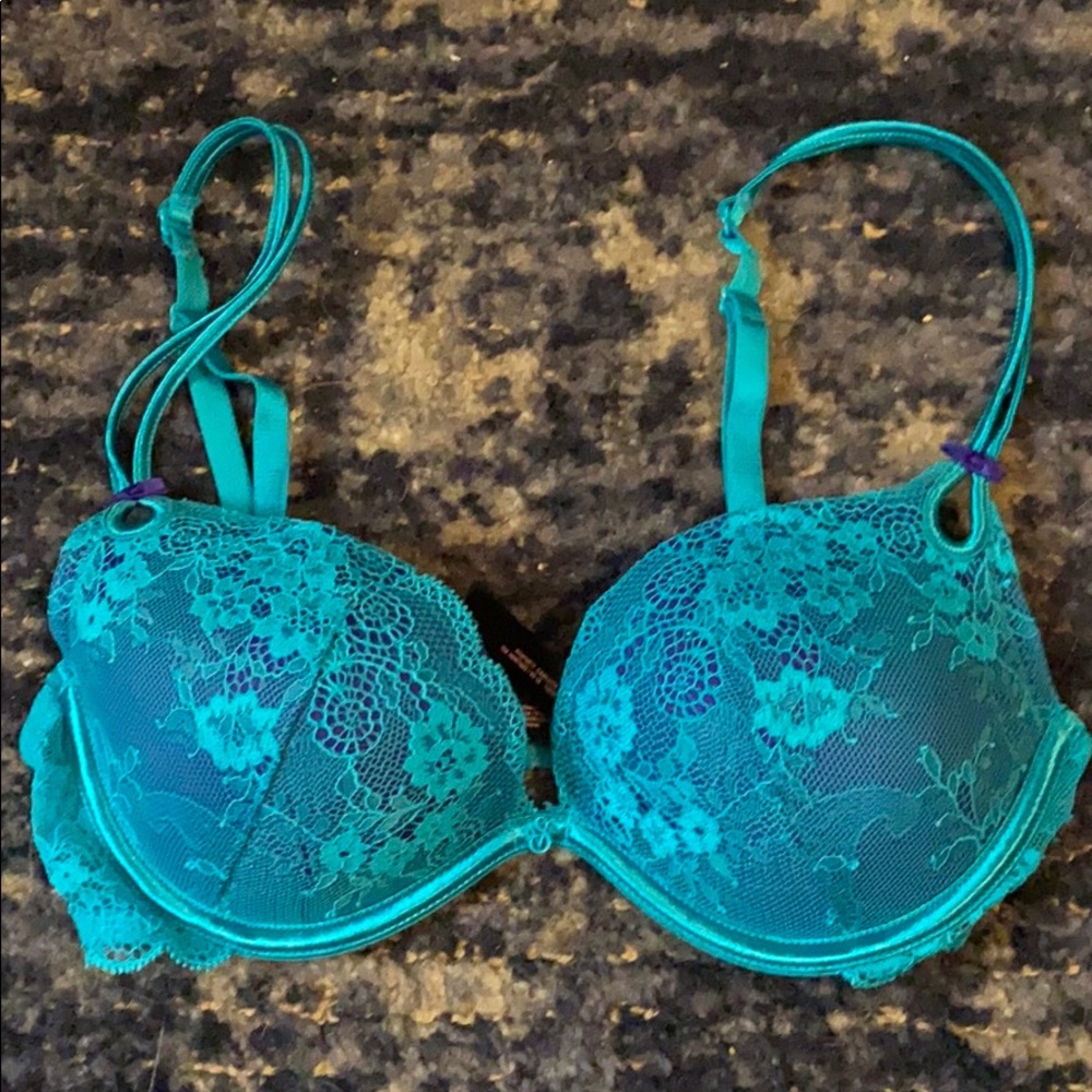 Victoria’s Sefret Gorgeous Plunge Push-up